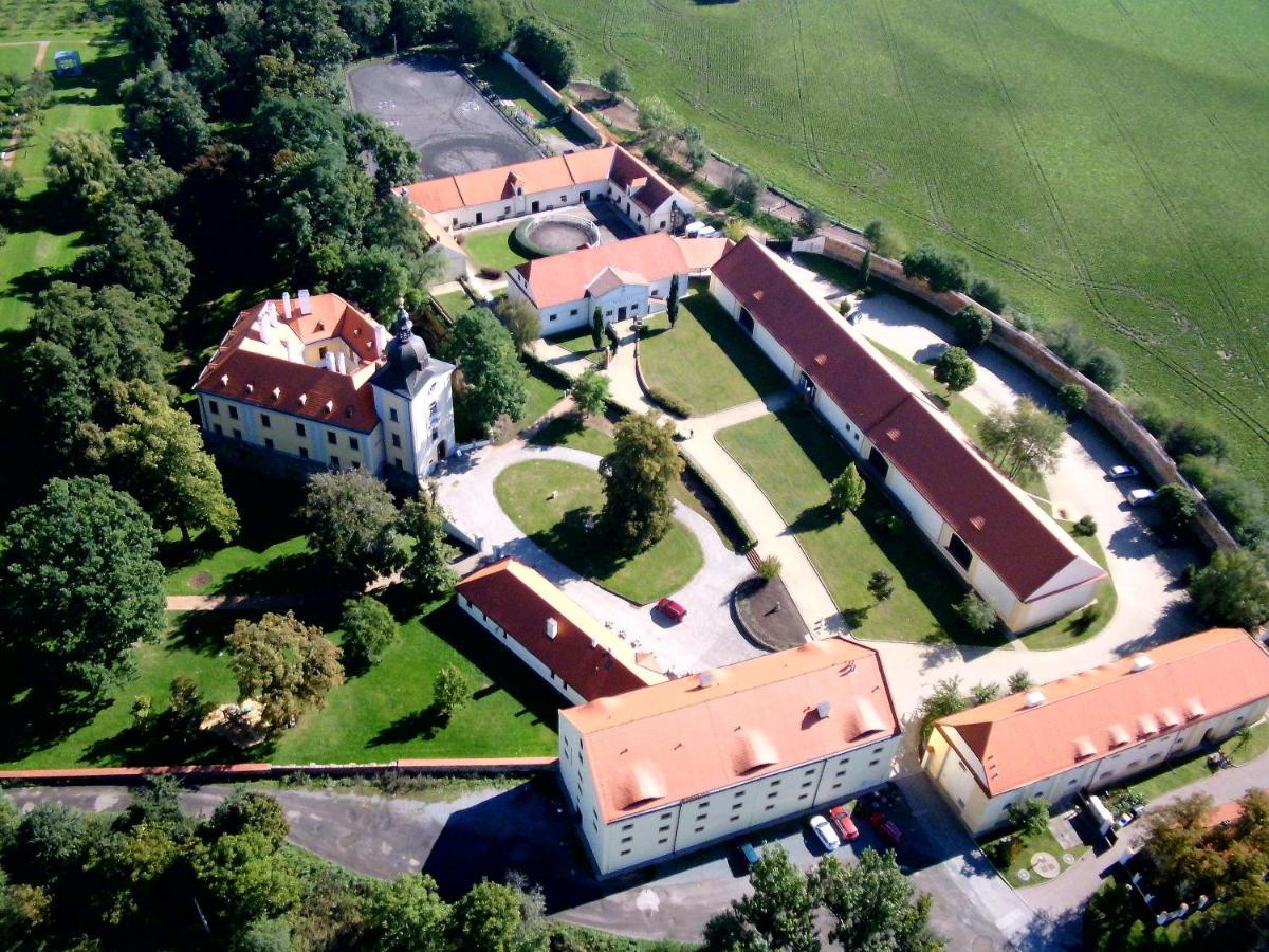 Pytloun Chateau Hotel Ctenice プラハ エクステリア 写真