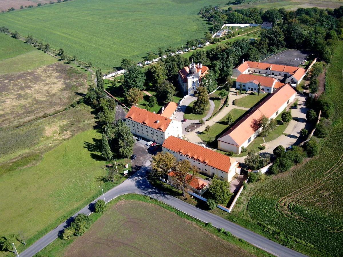 Pytloun Chateau Hotel Ctenice プラハ エクステリア 写真
